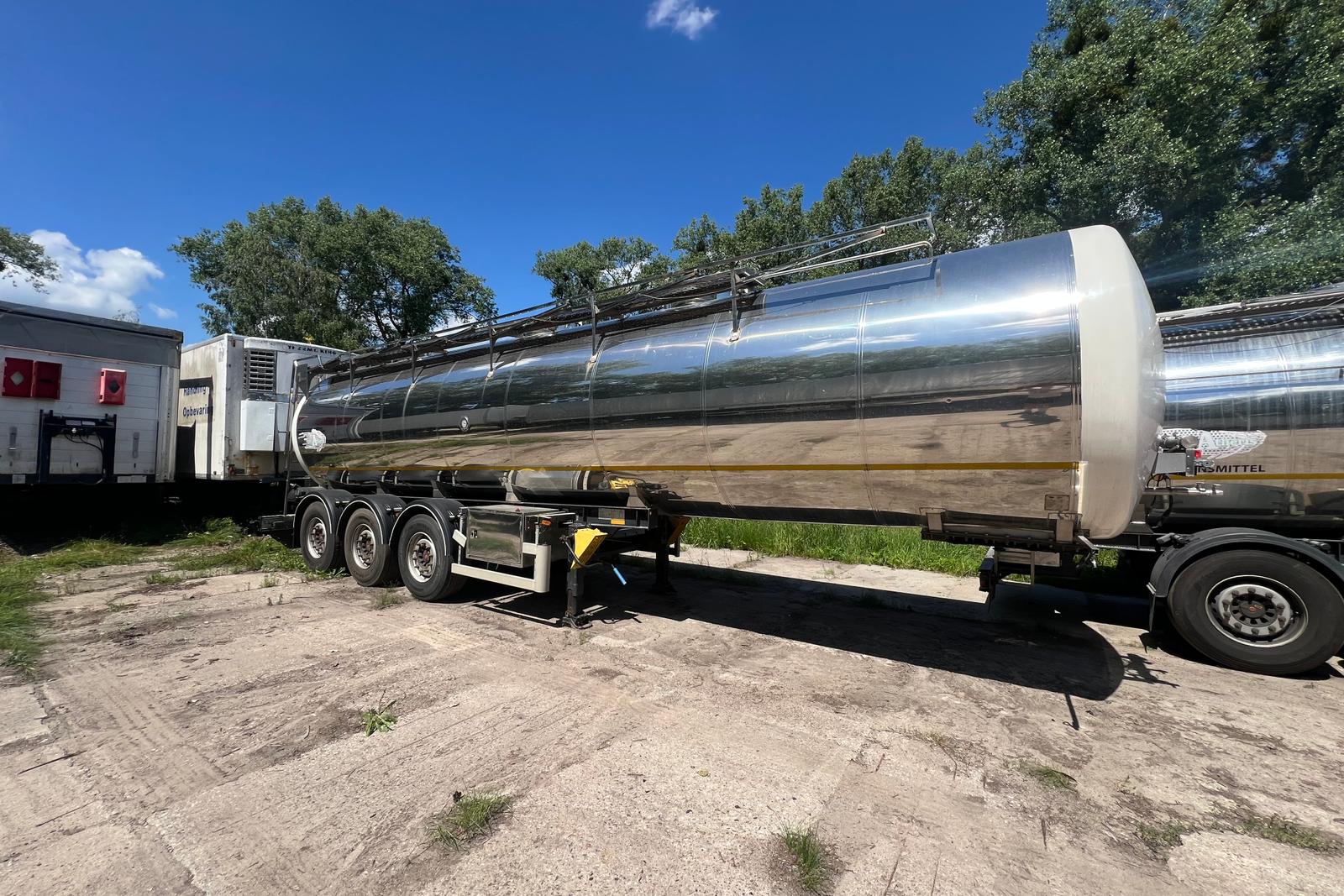 Cysterna ATP 30 000 l — spożywcza, izolowana